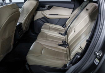 Подержанный автомобиль Audi Q7 2021 года (10 фото)