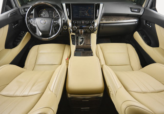 Подержанный автомобиль Toyota Alphard 2021 года (14 фото)