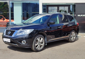 Подержанный автомобиль Nissan Pathfinder 2015 года (1 фото)