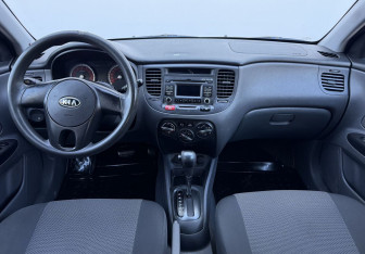 Подержанный автомобиль Kia Rio Hatchback 2011 года (12 фото)