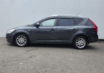 Подержанный автомобиль Kia Ceed Wagon 2008 года (8 фото)