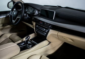 Подержанный автомобиль BMW X6 2016 года (11 фото)