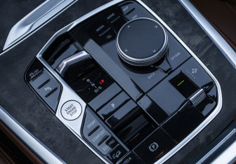 Подержанный автомобиль BMW X7 2022 года (19 фото)