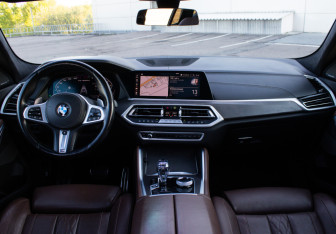 Подержанный автомобиль BMW X6 2021 года (12 фото)