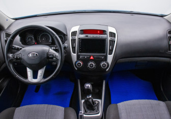 Подержанный автомобиль Kia Ceed Wagon 2010 года (13 фото)