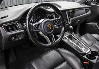 Подержанный автомобиль Porsche Macan 2018 года (16 фото)
