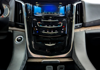 Подержанный автомобиль Cadillac Escalade Suv 2018 года (16 фото)