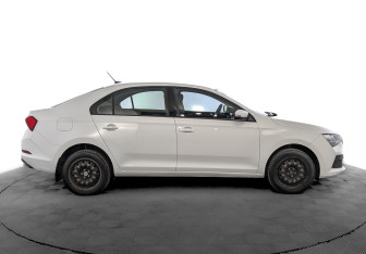 Подержанный автомобиль Skoda Rapid Liftback 2021 года (4 фото)