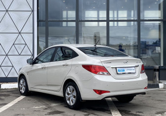 Подержанный автомобиль Hyundai Solaris Sedan 2015 года (7 фото)