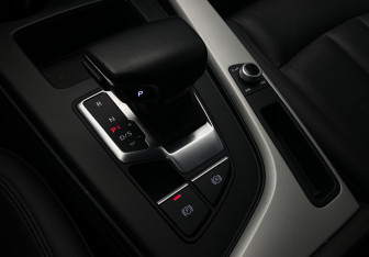 Подержанный автомобиль Audi A4 Sedan 2020 года (15 фото)
