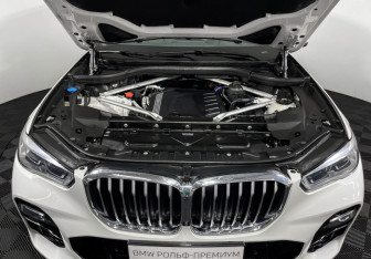 Подержанный автомобиль BMW X5 2022 года (10 фото)