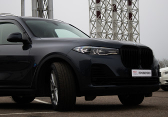 Подержанный автомобиль BMW X7 2020 года (38 фото)