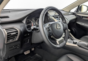 Подержанный автомобиль Lexus NX 2017 года (16 фото)
