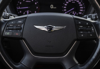 Подержанный автомобиль Genesis G80 2018 года (11 фото)