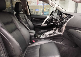 Подержанный автомобиль Mitsubishi Pajero Sport 2019 года (10 фото)