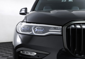 Подержанный автомобиль BMW X7 2020 года (29 фото)