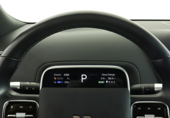 Подержанный автомобиль LiXiang L9 2024 года (11 фото)