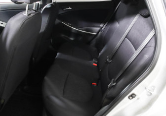 Подержанный автомобиль Hyundai Solaris Sedan 2012 года (10 фото)