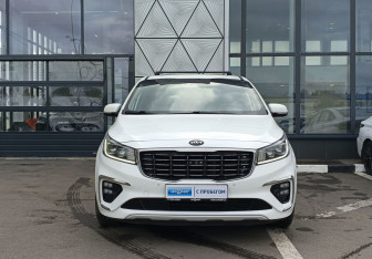 Подержанный автомобиль Kia Carnival 2018 года (2 фото)