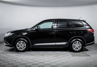 Подержанный автомобиль Mitsubishi Outlander 2015 года (8 фото)