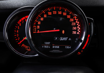 Подержанный автомобиль MINI Hatch 2017 года (16 фото)