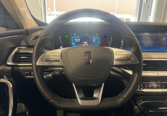 Подержанный автомобиль FAW Bestune T77 2023 года (13 фото)