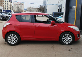 Подержанный автомобиль Suzuki Swift Hatchback 2013 года (4 фото)
