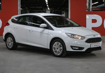 Подержанный автомобиль Ford Focus Hatchback 2016 года (3 фото)