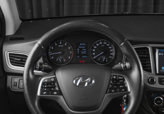 Подержанный автомобиль Hyundai Solaris Sedan 2019 года (16 фото)