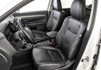 Подержанный автомобиль Mitsubishi Outlander 2014 года (20 фото)