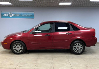 Подержанный автомобиль Ford Focus Sedan 2004 года (8 фото)