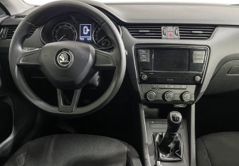 Подержанный автомобиль Skoda Octavia Liftback 2020 года (12 фото)