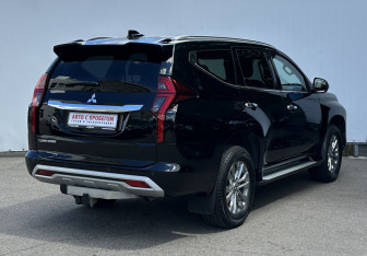Подержанный автомобиль Mitsubishi Pajero Sport 2022 года (5 фото)