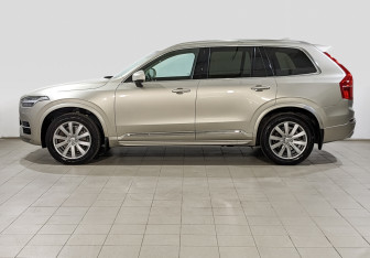 Подержанный автомобиль Volvo XC90 2016 года (8 фото)