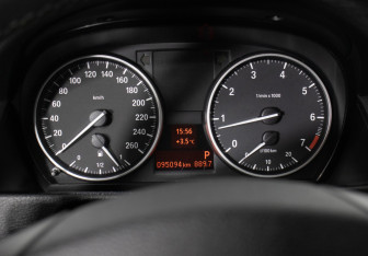 Подержанный автомобиль BMW X1 2013 года (12 фото)