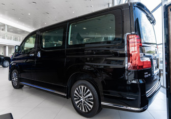 Новый Toyota Alphard 2025 (4 фото)