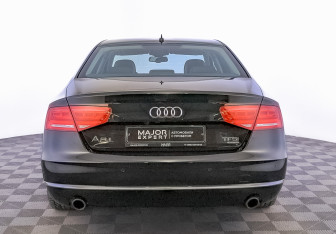Подержанный автомобиль Audi A8 2013 года (6 фото)