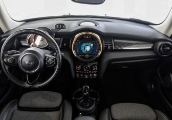 Подержанный автомобиль MINI Hatch 2019 года (14 фото)