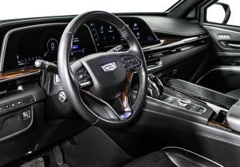 Подержанный автомобиль Cadillac Escalade Suv 2022 года (11 фото)