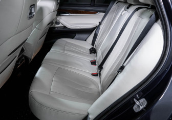 Подержанный автомобиль BMW X5 M 2015 года (10 фото)