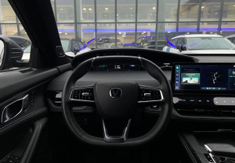 Подержанный автомобиль Changan UNI-K 2023 года (15 фото)