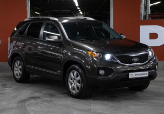 Подержанный автомобиль Kia Sorento 2012 года (3 фото)