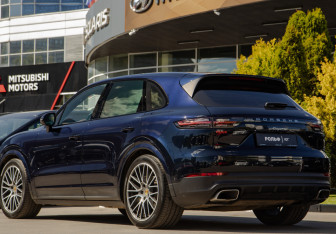 Подержанный автомобиль Porsche Cayenne 2018 года (26 фото)