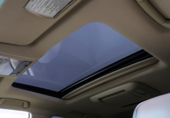 Подержанный автомобиль Lexus LX 2011 года (18 фото)