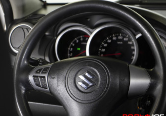 Подержанный автомобиль Suzuki Grand Vitara 2008 года (14 фото)