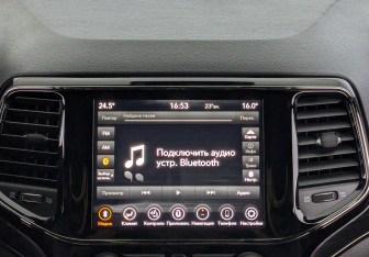 Подержанный автомобиль Jeep Grand Cherokee 2020 года (17 фото)