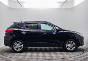 Подержанный автомобиль Hyundai ix35 2012 года (6 фото)
