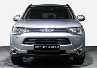 Подержанный автомобиль Mitsubishi Outlander 2013 года (2 фото)