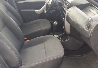 Подержанный автомобиль Nissan Terrano 2014 года (9 фото)