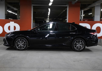 Подержанный автомобиль Toyota Camry Sedan 2023 года (8 фото)